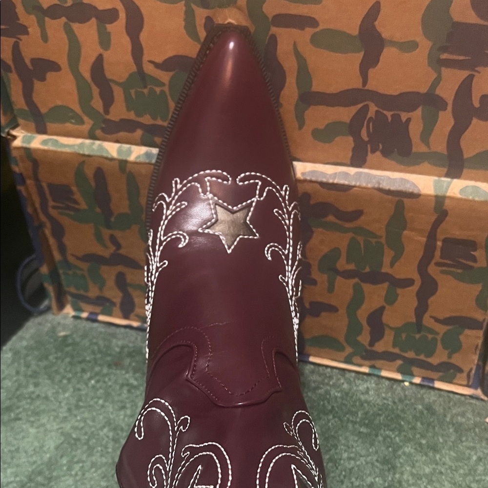 Women's Burgundy Western Boots